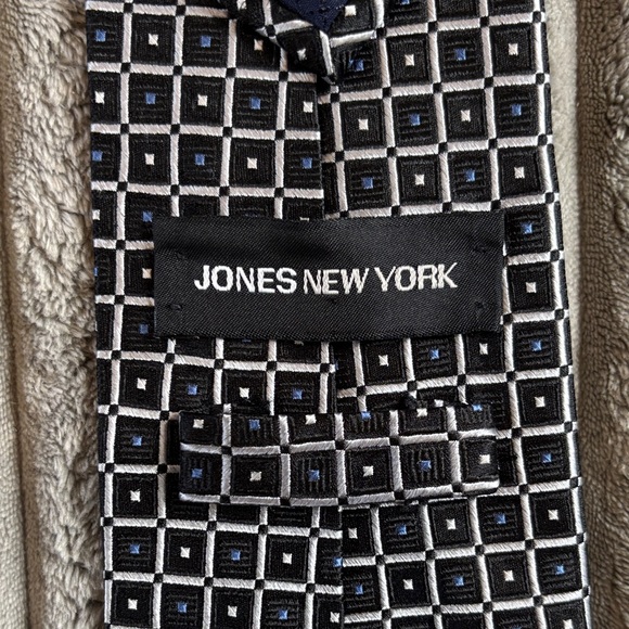 Assorted Tie Collection - Picture 6 of 10